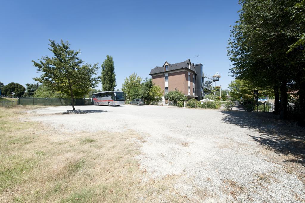 Hotel Caselle San Lazzaro di Savena Bagian luar foto